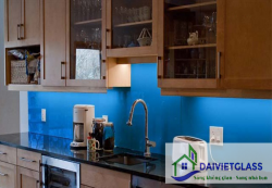 Kính ốp bếp màu xanh dương