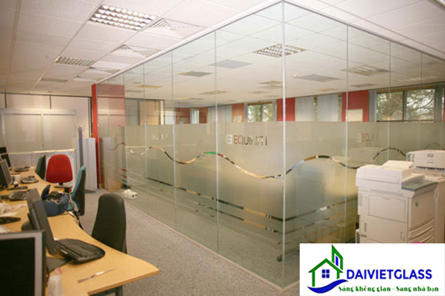 vách kính cường lực